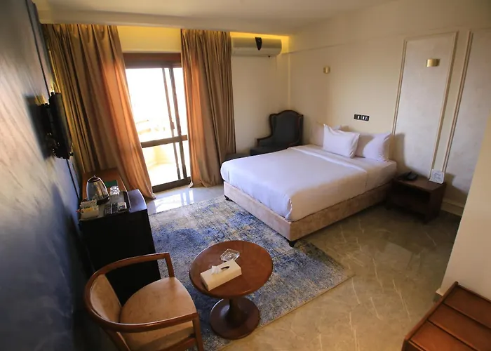 Green House Hotel